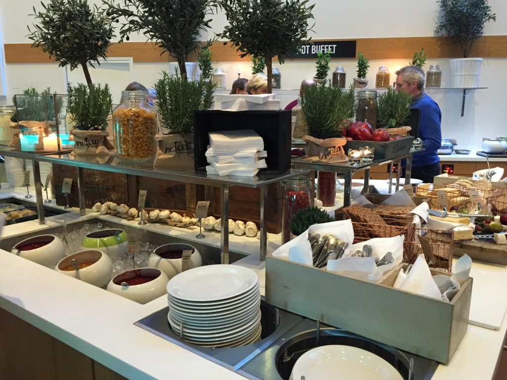 clarion-hotel-sign-buffet-breakfast