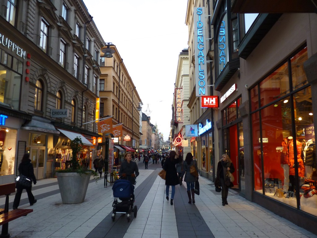 stockholm-rue-commercante