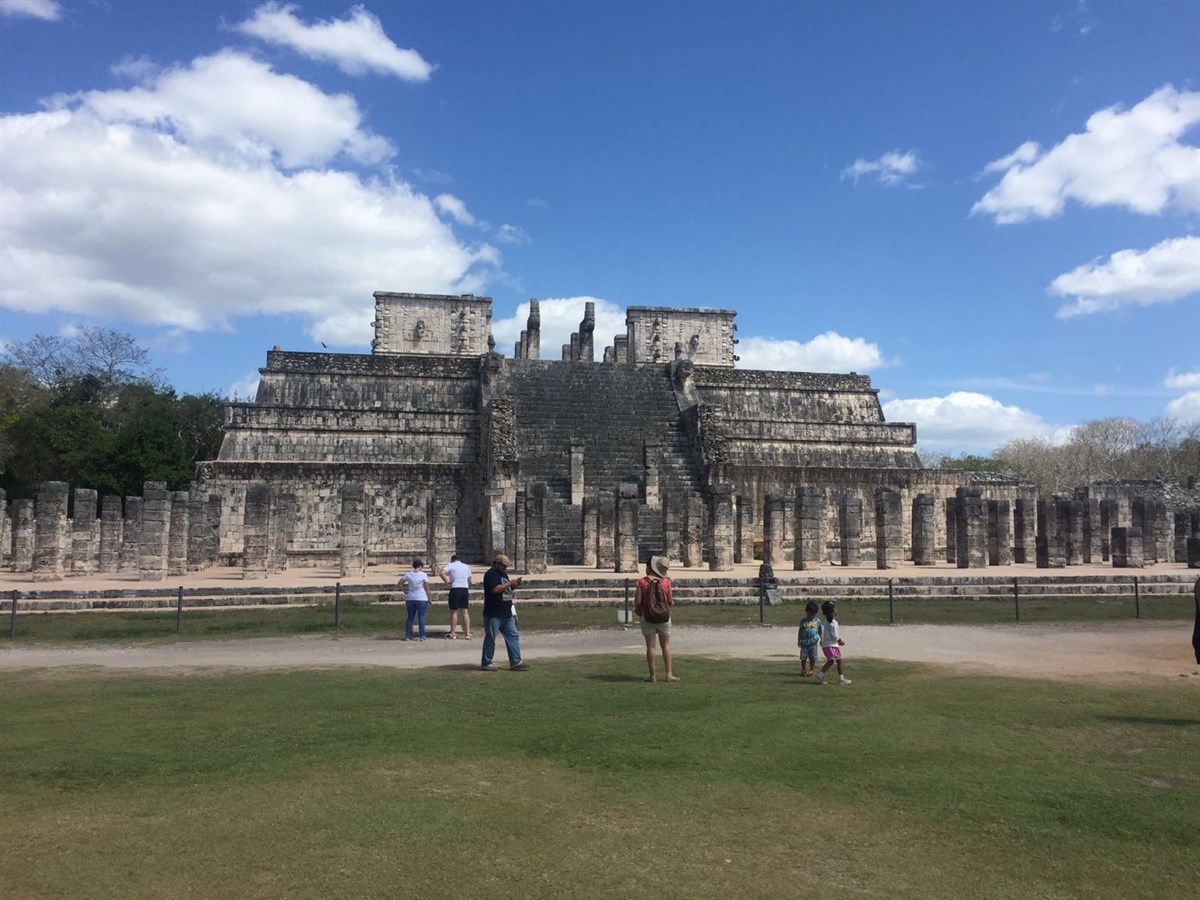 Le-temple-des-guerriers-à-chichen-itza-mexique