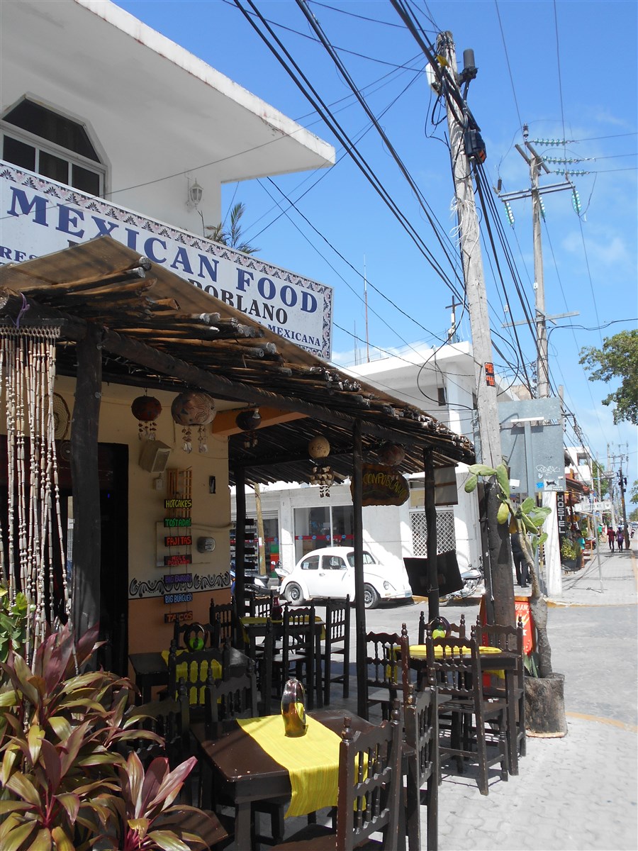 Restaurant-Rincón-Poblano-sur-la-avenida-de-Tulum