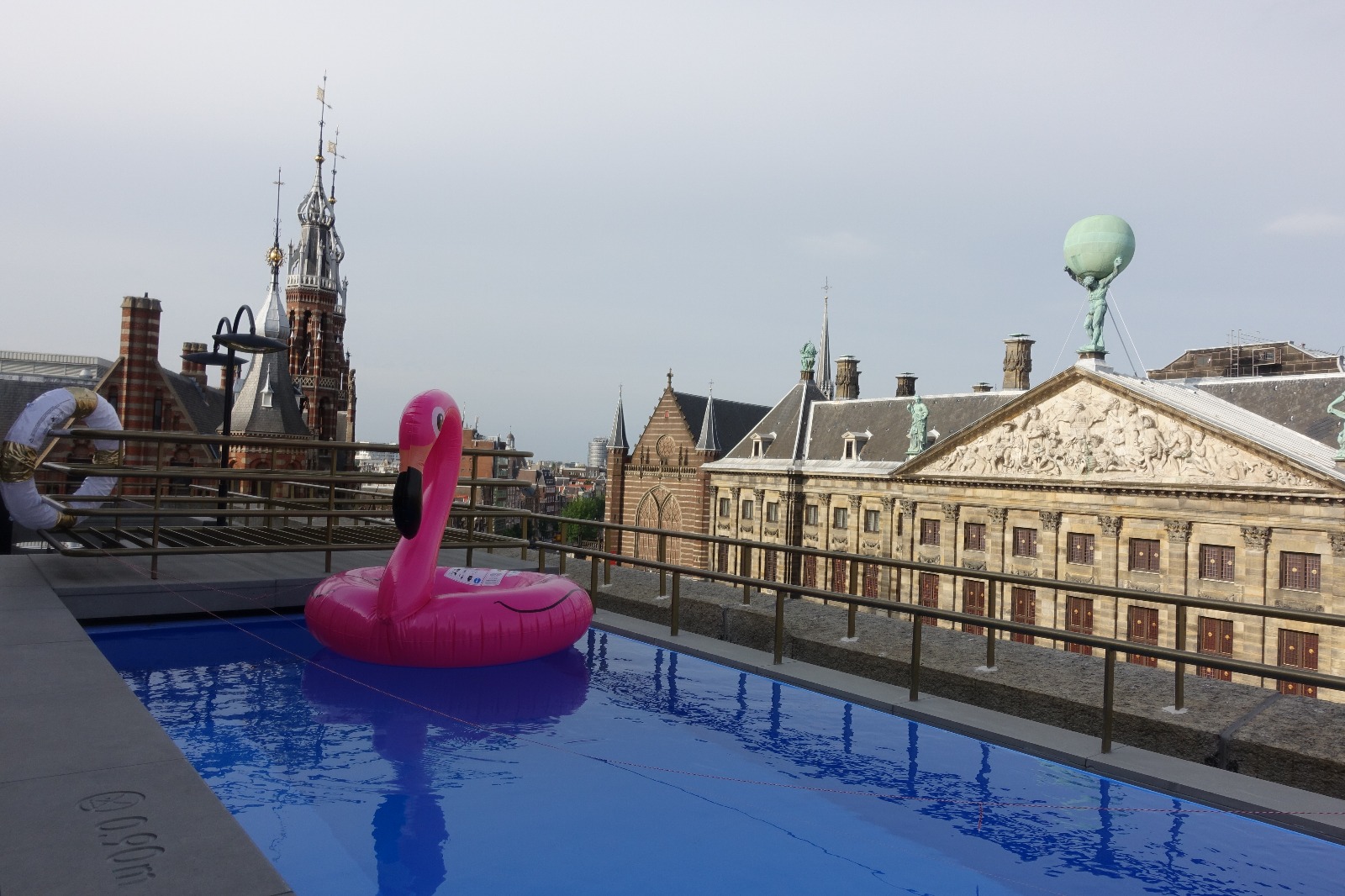 amsterdam-w-lounge-piscine-rooftop