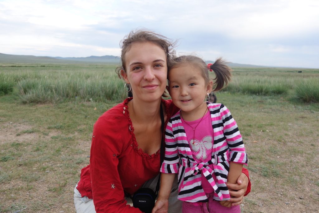 mongolie-famille-nomade-enfant-enkhchin