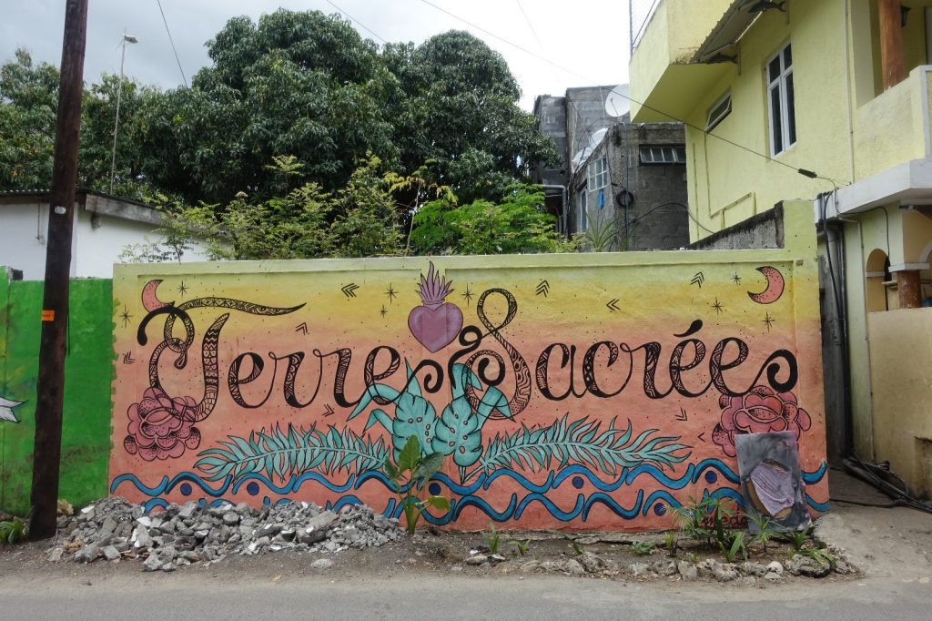 les-exploratrices-maurice-tamarin-streetart-terres-sacrees