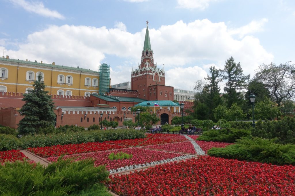 les-exploratrices-moscou-russie-fanny-kremlin-fleurs