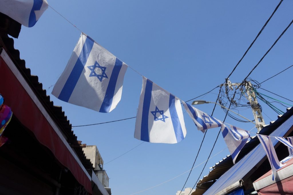 les-exploratrices-tel-aviv-israel-drapeaux