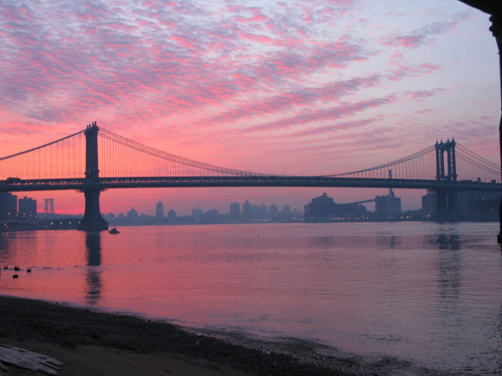 les-exploratrices-nyc-brooklyn-bridge-sunrise
