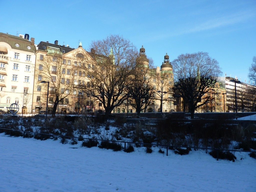 square enneigé devant le clarion hotel sign à stockholm