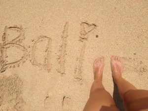 écrire dans le sable de bali