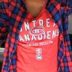 canadian-style-chemise-a-carreaux-et-tshirt-de-hockey
