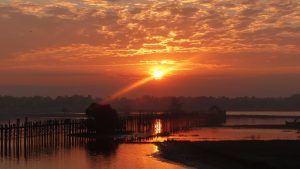 les-exploratrices-myanmar-le-pont-ubein-lever-soleil