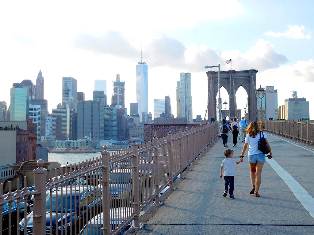 newyork-enfant-brooklyn-bridge-les-exploratrices-voyager-avec-un-enfant