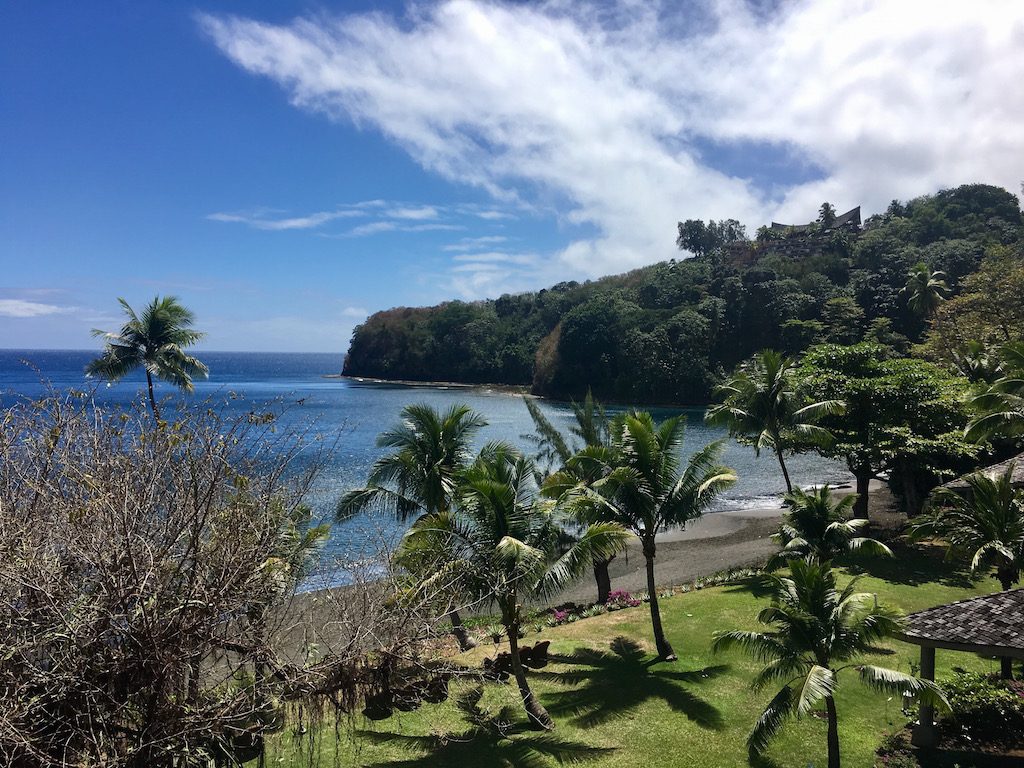 tahiti-pearl-beach-resort-hotel-plage-sable-noir