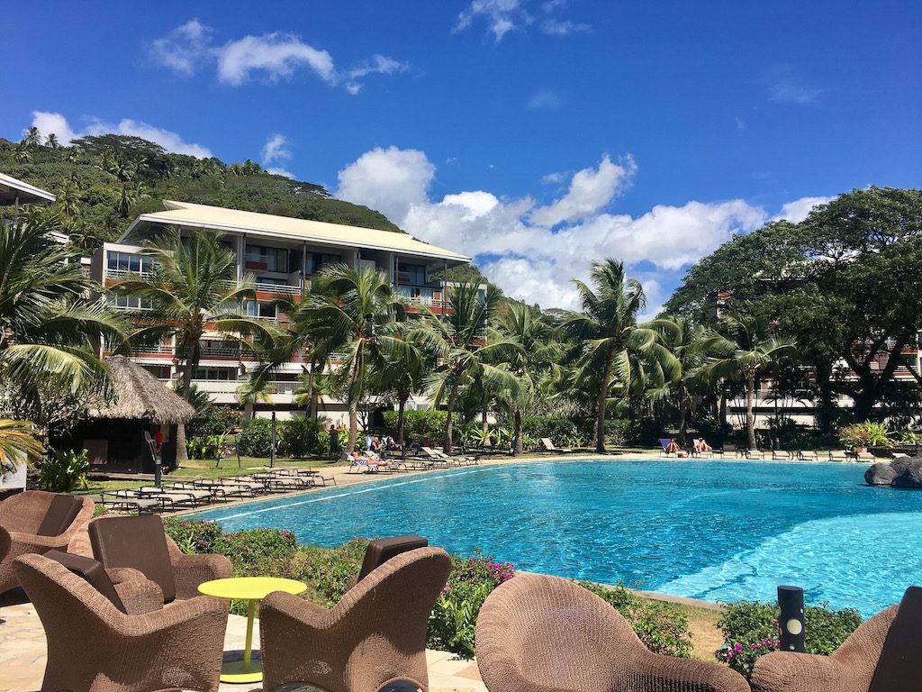 tahiti-pearl-beach-resort-piscine