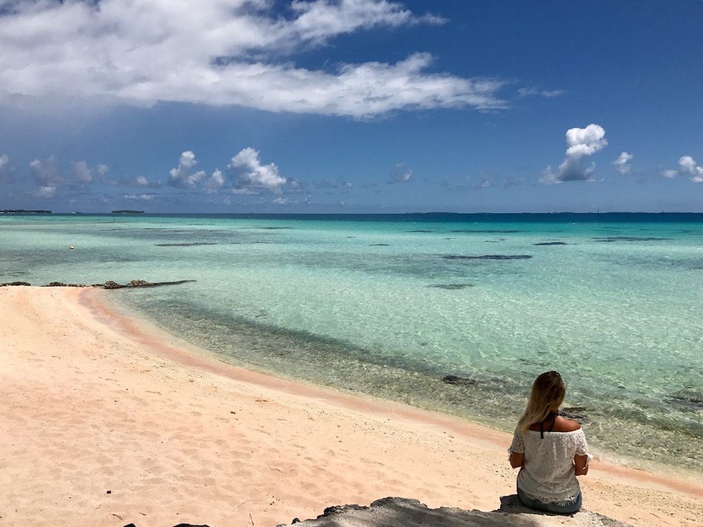 tikehau et ses plages de sable rose en polynésie française