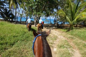 la république dominicaine authentique c'est se balader à cheval au bord de la mer