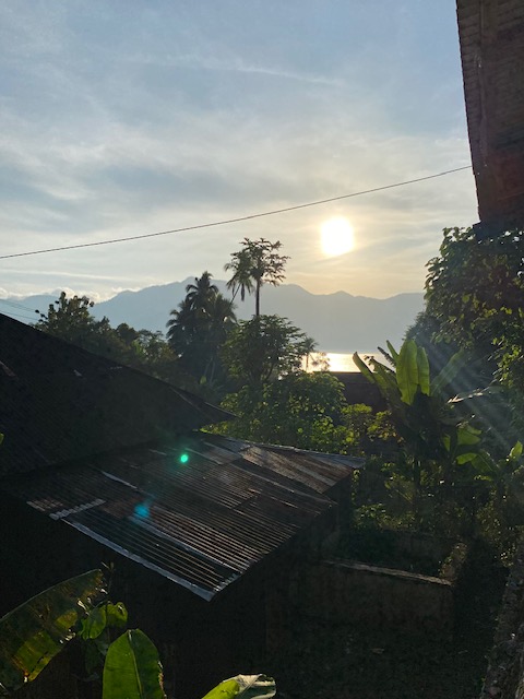 voyage solidaire à sumatra maninjau sunset
